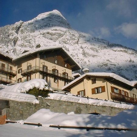 Hotel Ottoz Meuble Courmayeur Exterior foto