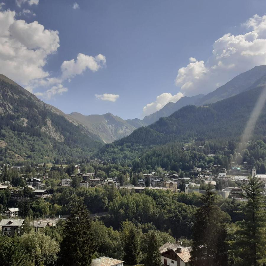Hotel Ottoz Meuble Courmayeur Exterior foto
