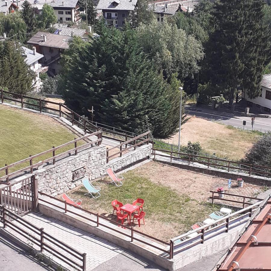 Hotel Ottoz Meuble Courmayeur Exterior foto