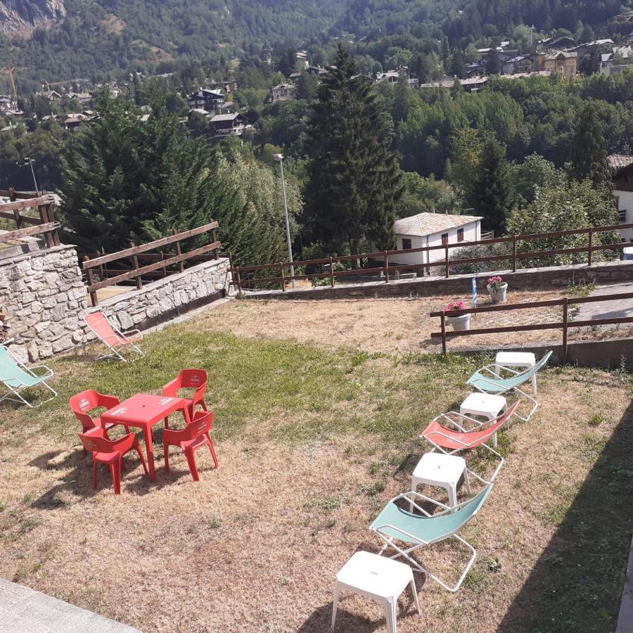 Hotel Ottoz Meuble Courmayeur Exterior foto