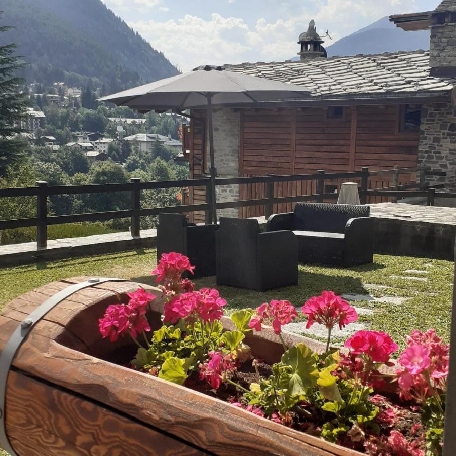 Hotel Ottoz Meuble Courmayeur Exterior foto