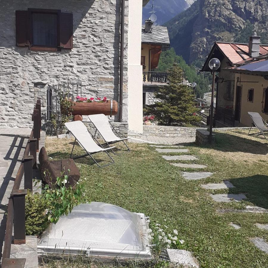 Hotel Ottoz Meuble Courmayeur Exterior foto