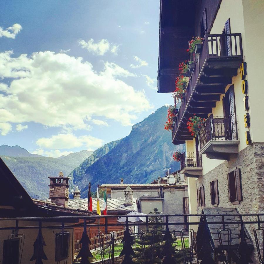 Hotel Ottoz Meuble Courmayeur Exterior foto