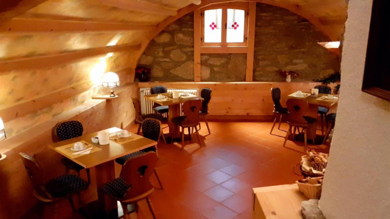 Hotel Ottoz Meuble Courmayeur Exterior foto