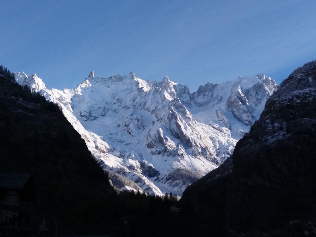 Hotel Ottoz Meuble Courmayeur Exterior foto
