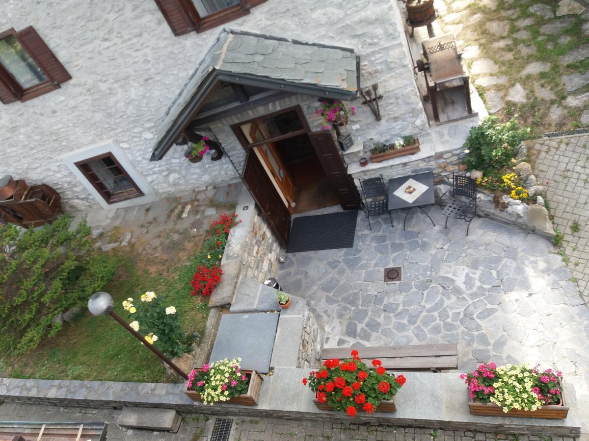 Hotel Ottoz Meuble Courmayeur Exterior foto