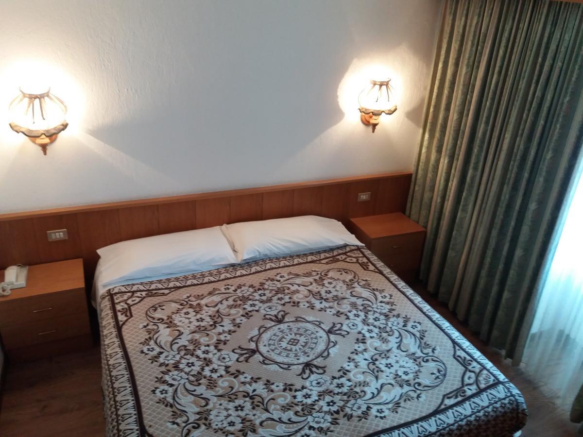 Hotel Ottoz Meuble Courmayeur Exterior foto