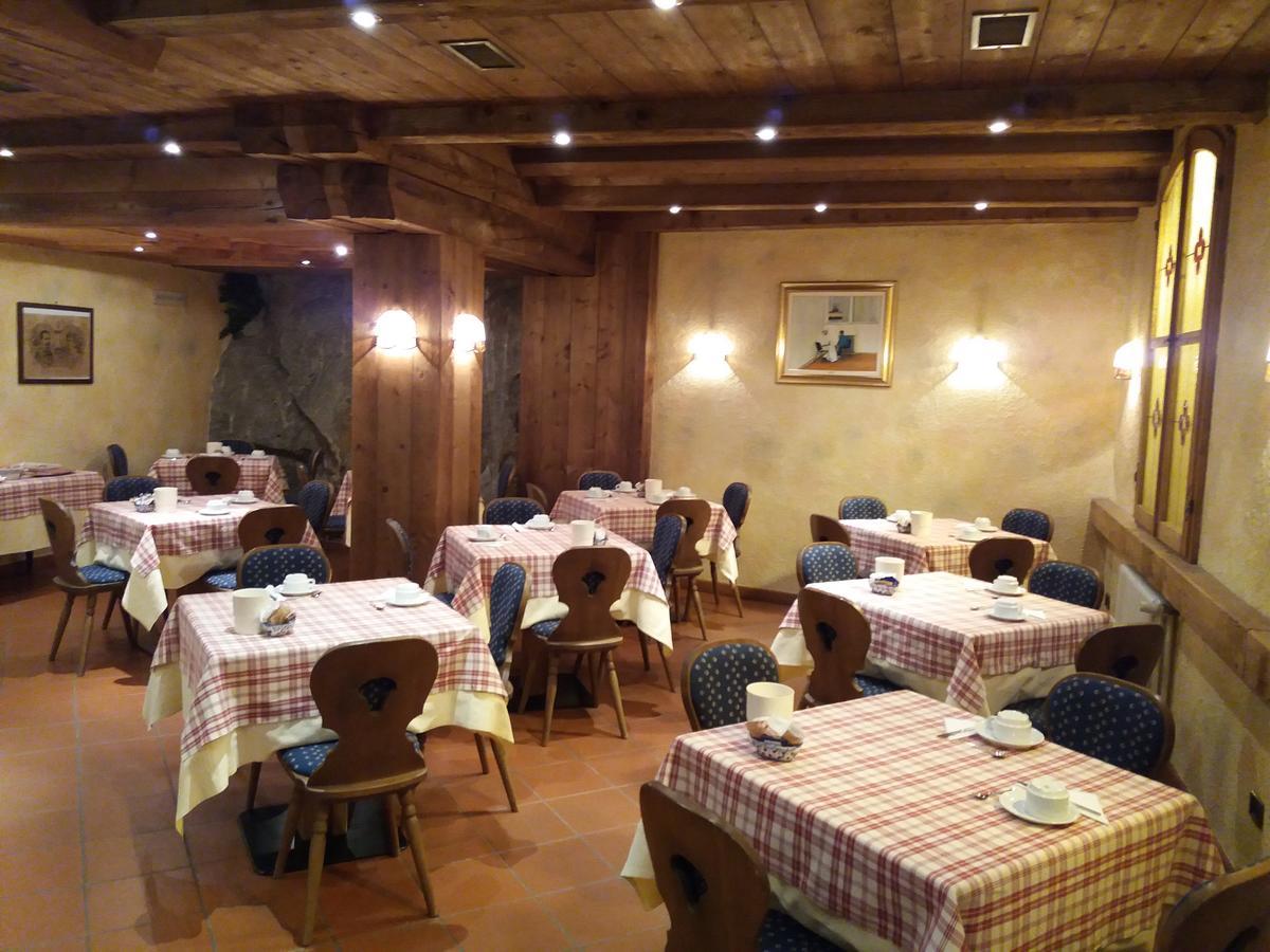 Hotel Ottoz Meuble Courmayeur Exterior foto