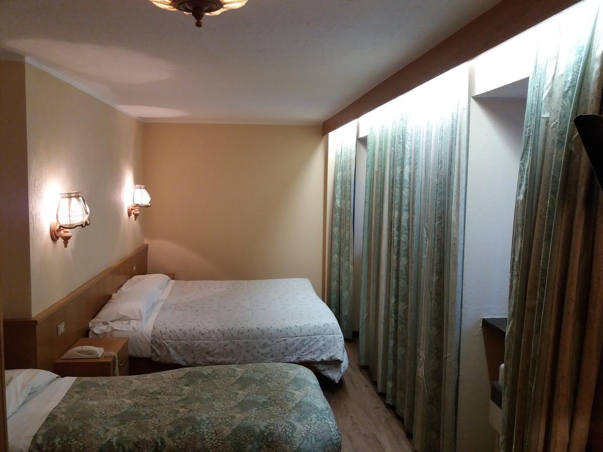 Hotel Ottoz Meuble Courmayeur Exterior foto