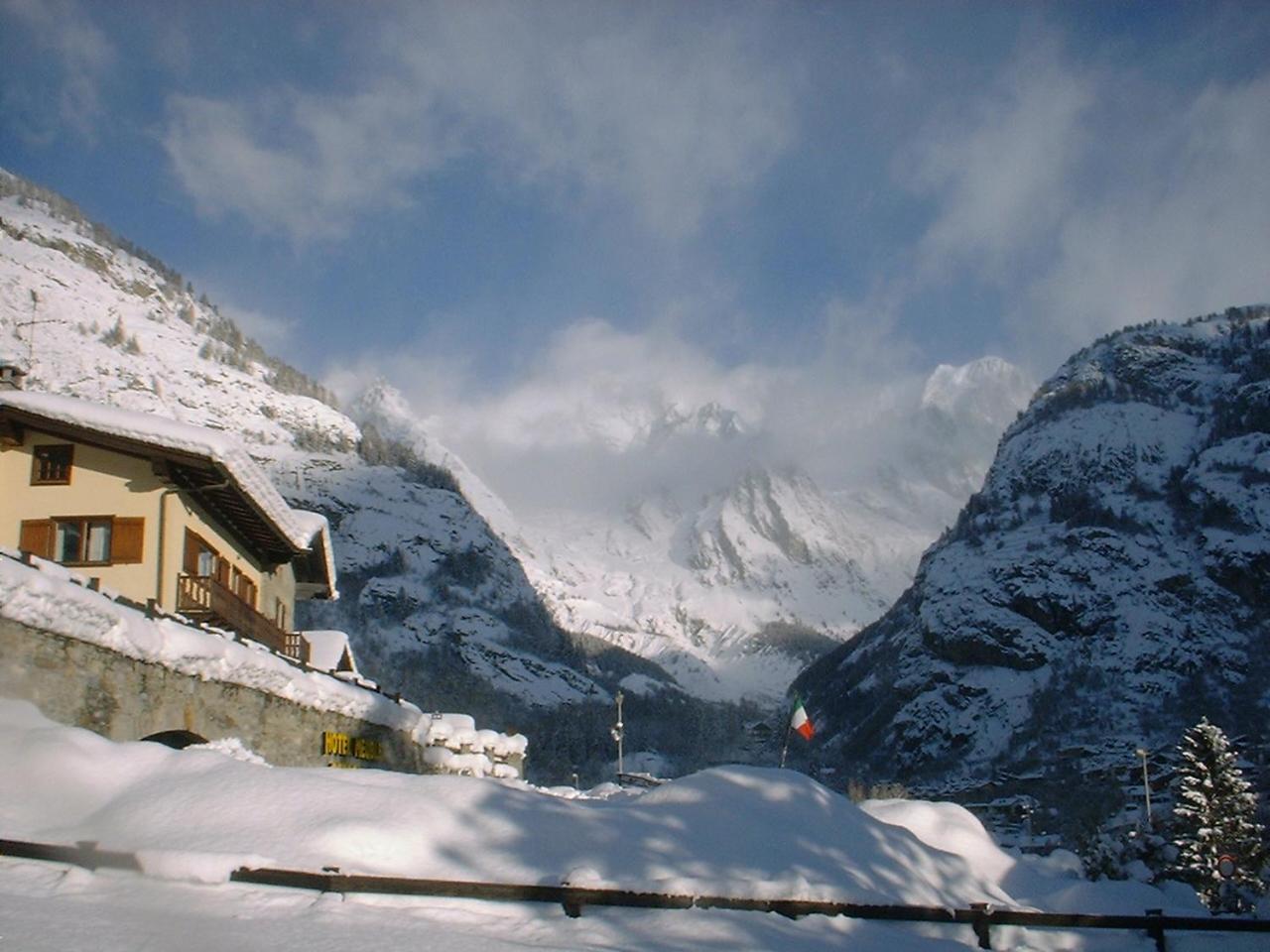 Hotel Ottoz Meuble Courmayeur Exterior foto